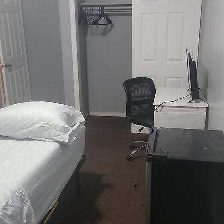Room In A Beach House With King Size Bed In A Landlord Hosted Three Bedroom Apartment 뉴욕 외부 사진