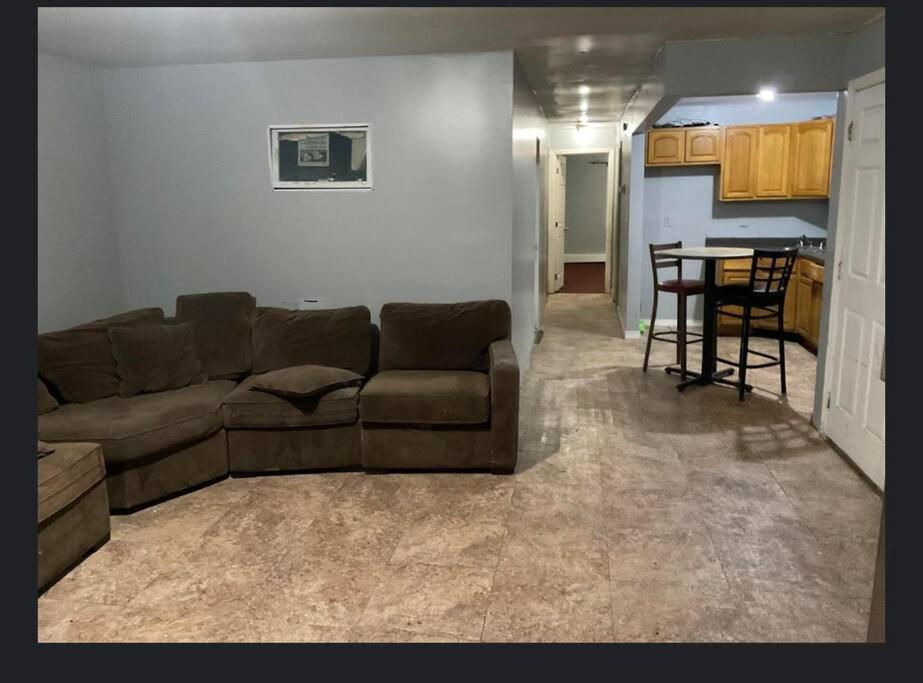 Room In A Beach House With King Size Bed In A Landlord Hosted Three Bedroom Apartment 뉴욕 외부 사진